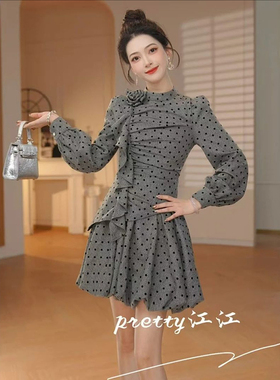 富家千金风灰色波点连衣裙2025新款褶皱收腰设计感小众显瘦花苞裙