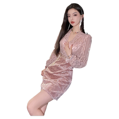 时尚穿搭小个子V领亮片连衣裙