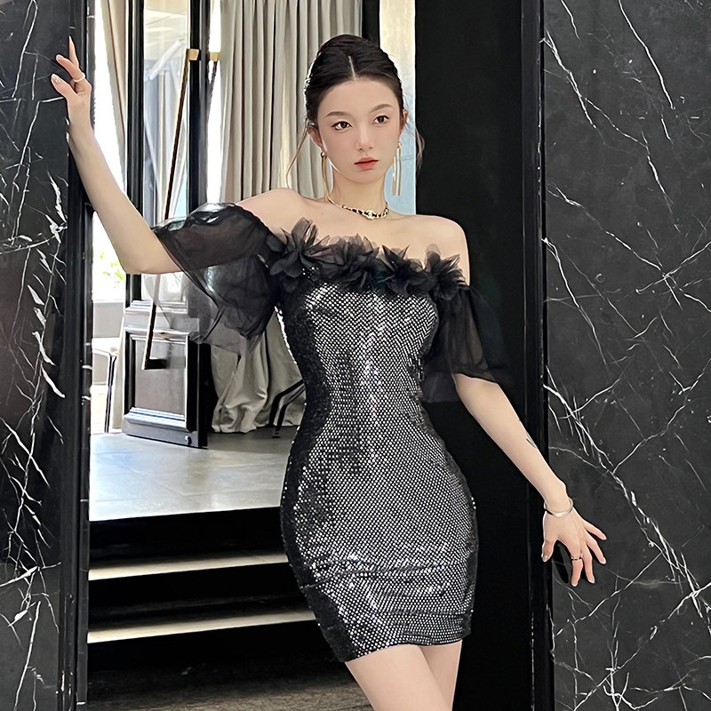 一字肩聚会小礼服平时可穿轻奢小众高端设计感名媛包臀亮片连衣裙