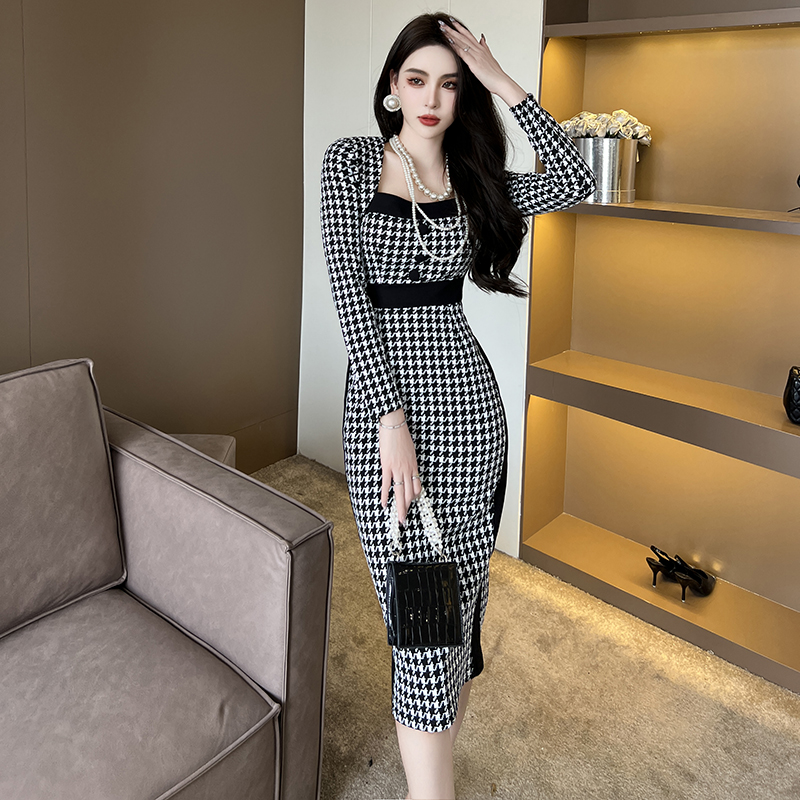 复古轻熟风黑白格纹长袖连衣裙秋冬气质中长款修身方领包臀裙女装