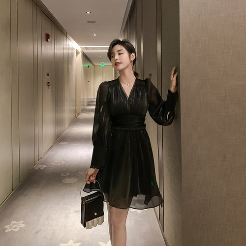 秋季女装欧根纱光泽连衣裙暗黑系性感显瘦灯笼袖厌世风高腰A字裙