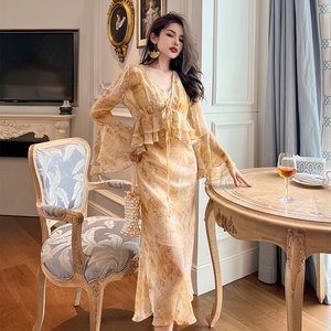 碎花V领罩衫内搭吊带连衣裙套装新款浪漫复古轻熟风减龄两件套女