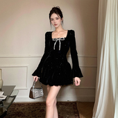收腰显瘦方领小黑裙 礼服连衣裙2026新款 法式 高级感晚宴生日喇叭袖
