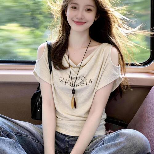 韩系设计感字母荡领露肩短袖T恤女2026夏季新款显瘦百搭气质上衣