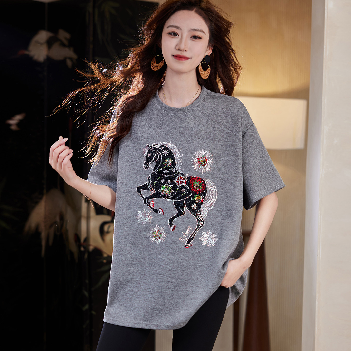 宝诗黎圆领烫钻中长款短袖T恤2026春季棉质洋气宽松百搭休闲上衣,女装/女士精品,T恤,淘宝优惠券,粉丝福利购,淘宝优惠卷