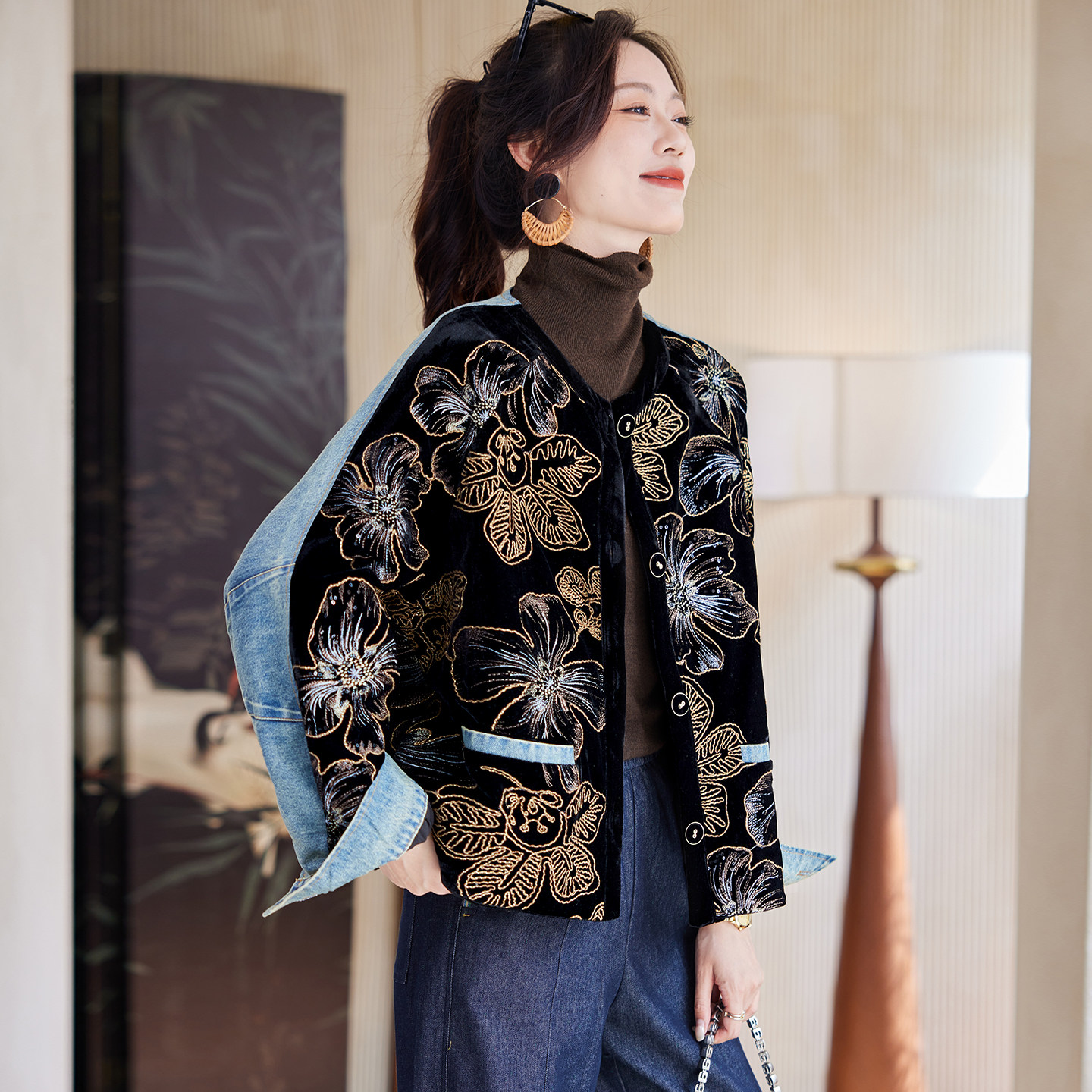 宝诗黎重工刺绣牛仔拼接外套