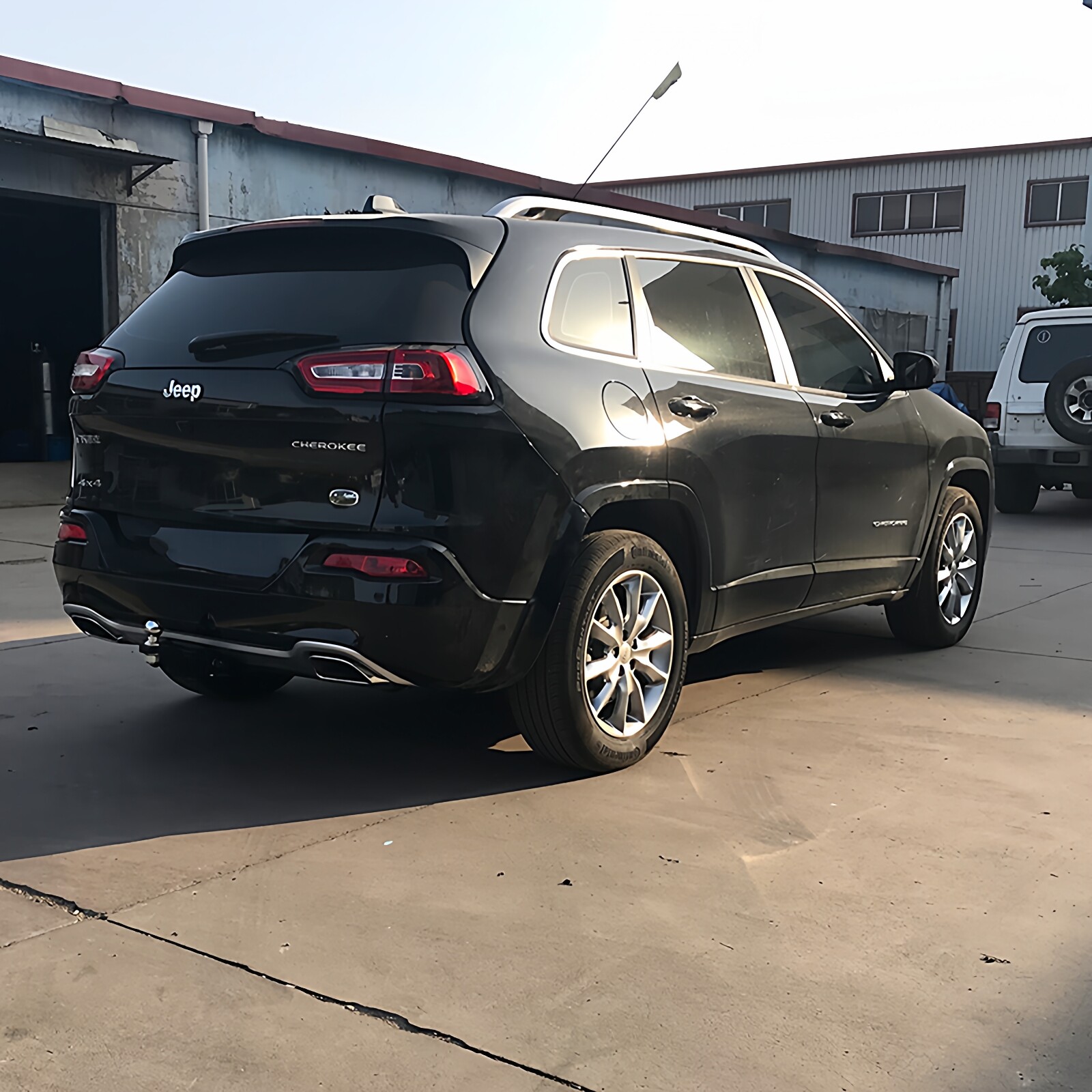Jeep自由光美式方口越野拖车杠