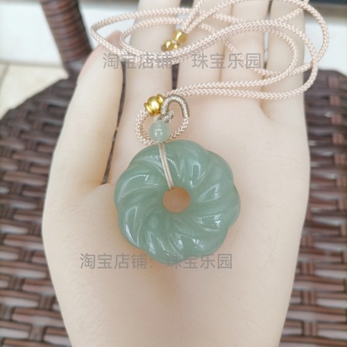 天然东陵玉时来运转平安扣挂件清新浅绿花朵玉佩百搭毛衣链挂饰