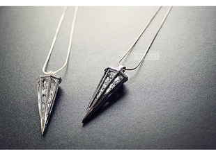 欧美时尚配饰科技感金属水钻椎体百搭锁骨项链长款毛衣链个性女潮