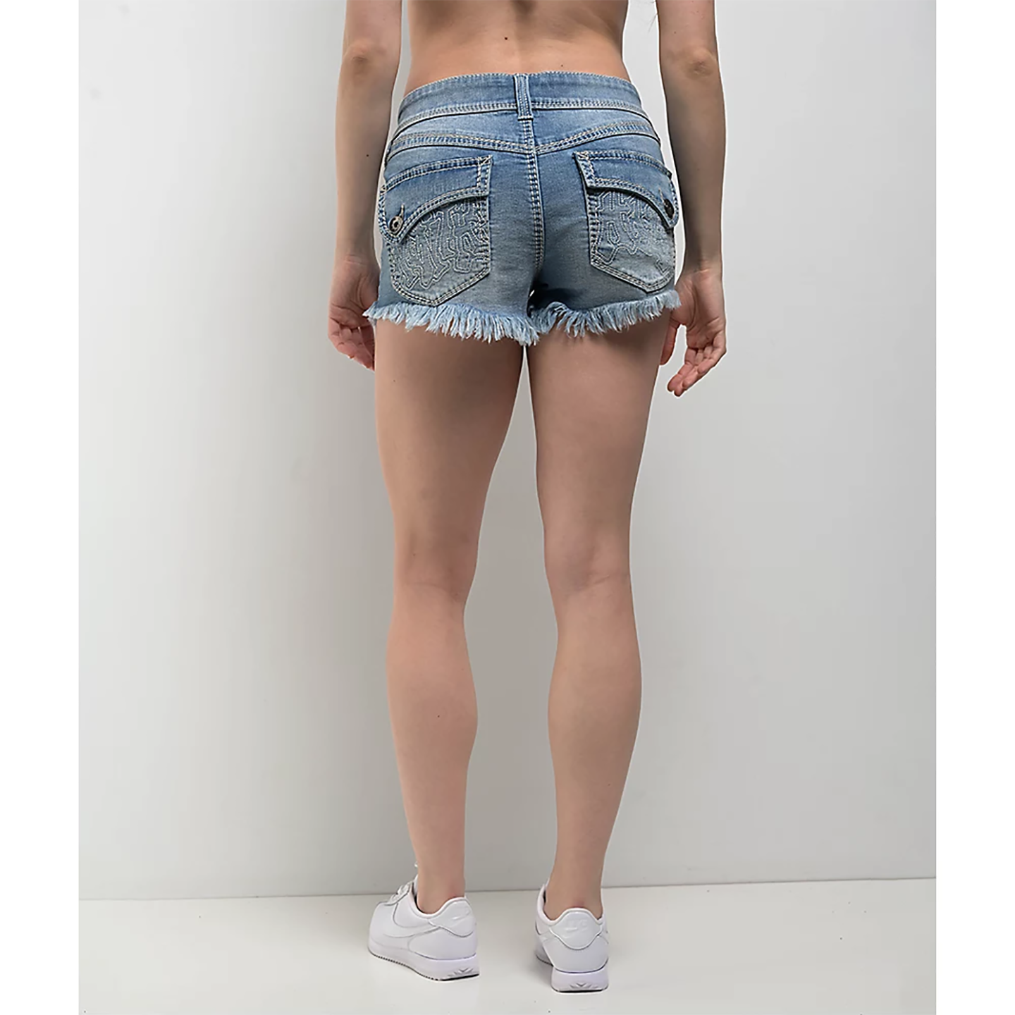 刺绣复古做旧牛仔短裤