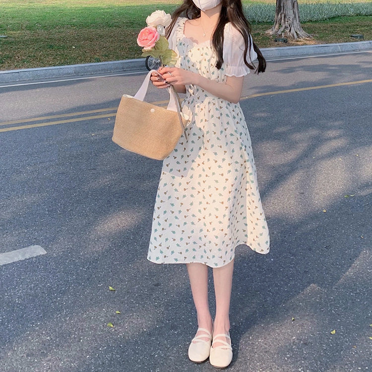 2025年夏季方领泡泡袖收腰中长裙子甜美森系小清新碎花连衣裙女装