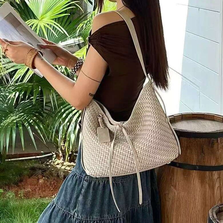 2026新款时尚复古编织大容量单肩斜挎包包简约休闲出游轻便女包