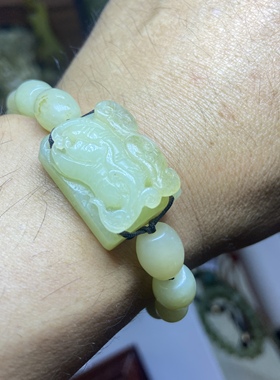 精品黄白老玉产地岫岩县佛手手牌