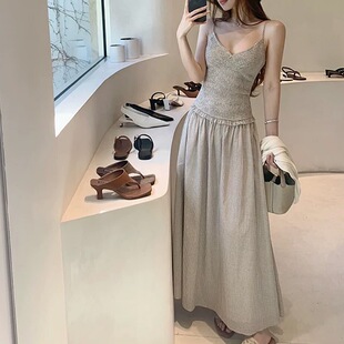 帕尔马旧街_法式女主角 V领打揽格子吊带裙2026夏日新品法式