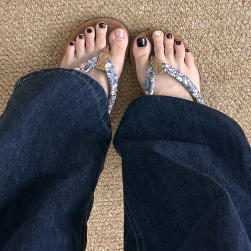 ins风 碎花黑色爆款平底人字拖女夏外穿2026新款配裙子凉拖鞋子