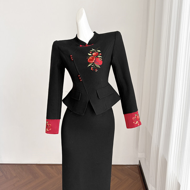 黑色新中式国风改良旗袍连衣裙女冬季长裙刺绣设计感高端礼服裙子
