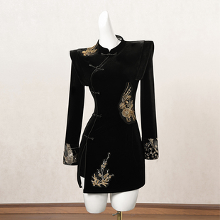 黑色新中式国风套装女2025冬季新款重工串珠亮片绣上衣短裤两件套