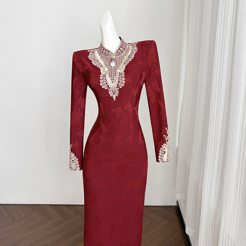 红色复古蕾丝拼接鱼尾连衣裙女冬季长裙小众设计高端宴会礼服裙子
