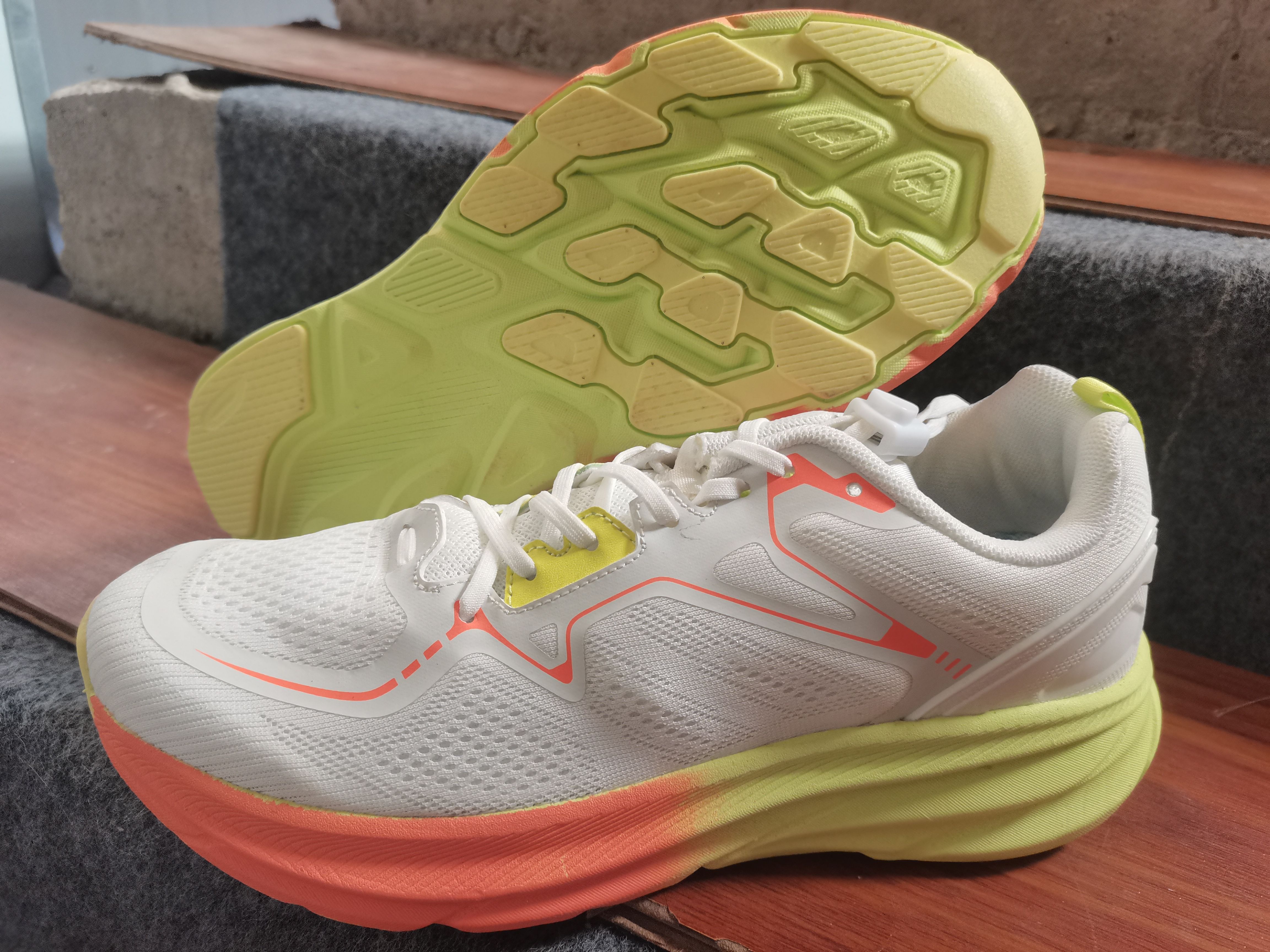 超轻便跑鞋男女2024春夏新款耐磨百搭鞋子男女减震休闲厚底运动鞋