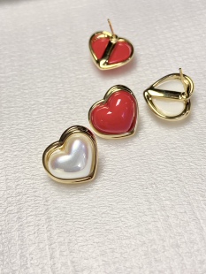 艾玳拉新款Ab爱心S925银针镀18k金耳钉红色气质设计款耳饰爱珍珠