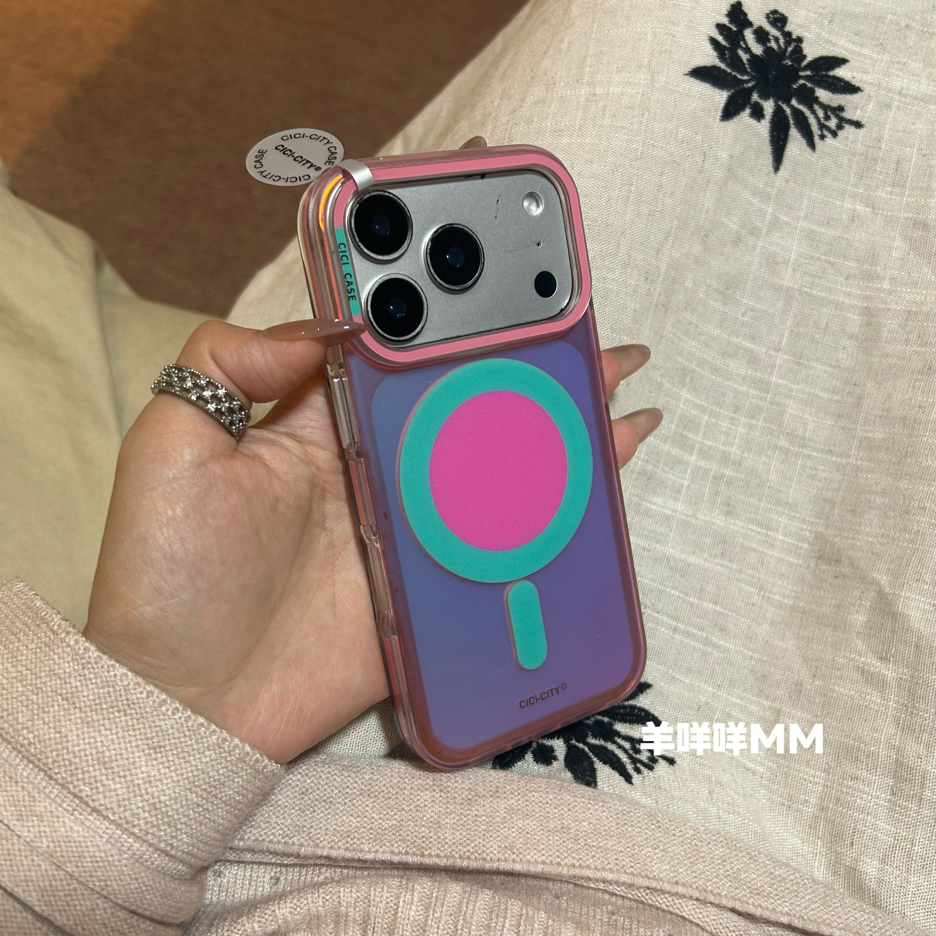 羊咩咩MM韩系简约17ProMax镭射磁吸小众ins手机壳适用iPhone16Pro女15防摔高级感17/17Pro撞色软保护套