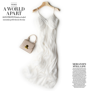 海南三亚吊带裙沙滩裙女夏新款海边度假露背性感连衣裙白色长裙子