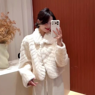 高级感皮毛一体环保金叶水貂皮草女2025秋冬新款翻领毛茸外套短款