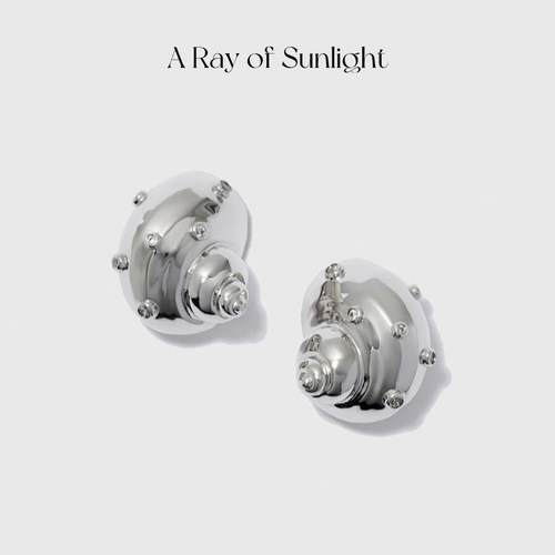 ARayofSunlight月光螺耳环