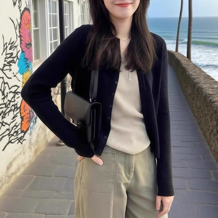 黑色小香风防晒针织开衫女2025秋季薄款配吊带外搭空调小罩衫