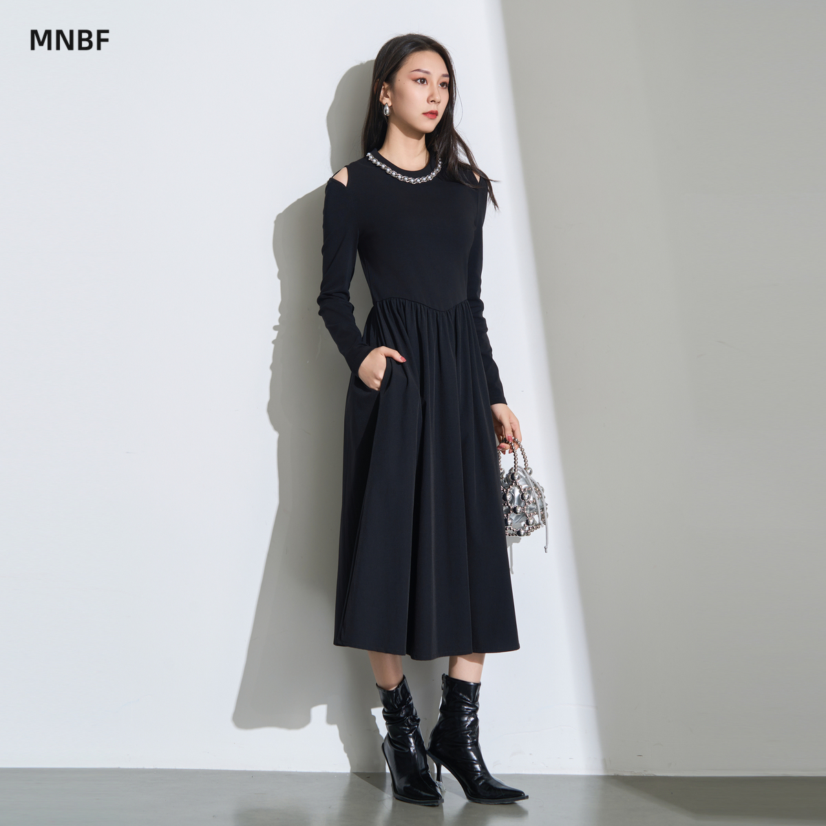 赫本风黑色露肩针织连衣裙女