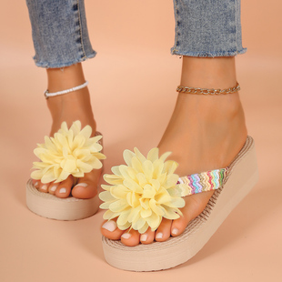 仙女风坡跟人字拖女夏季 凉鞋 时尚 沙滩鞋 草编花朵厚底傣族鞋 新款