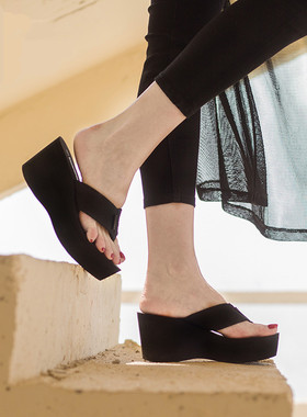 宝人外穿大码女拖坡跟高跟拖鞋沙滩夹脚黑色松糕人字拖33码凉拖鞋