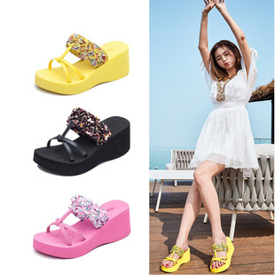 外穿高跟一字拖女防滑坡跟沙滩凉拖鞋 海边花朵增高厚底套趾半拖鞋