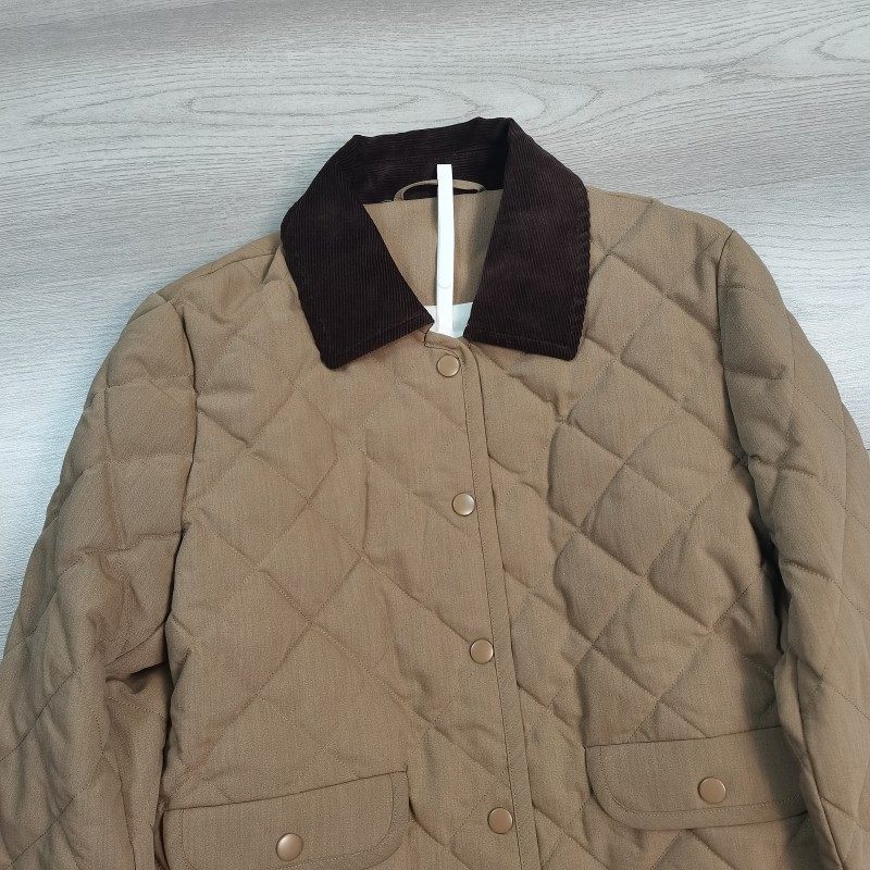 简约减龄菱格拼接翻领鹅绒服女