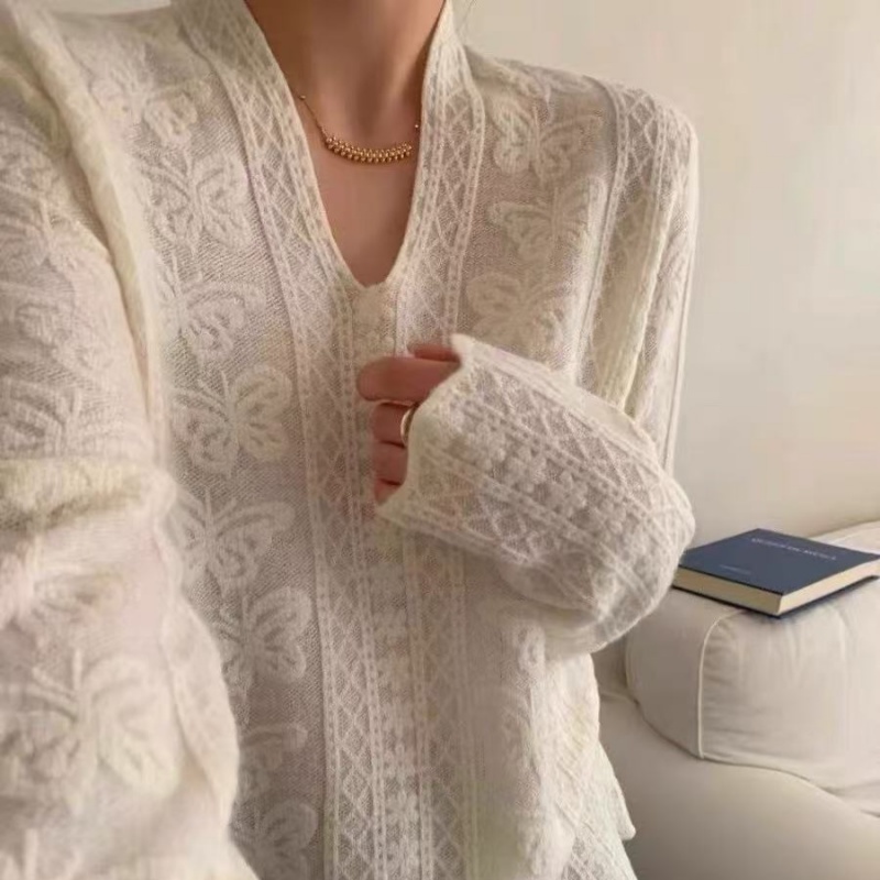 法式蕾丝U形领精纺羊毛薄款长袖