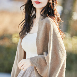 羊范2025春秋慵懒风100%纯羊毛披肩纯色百搭针织开衫时尚宽松斗篷