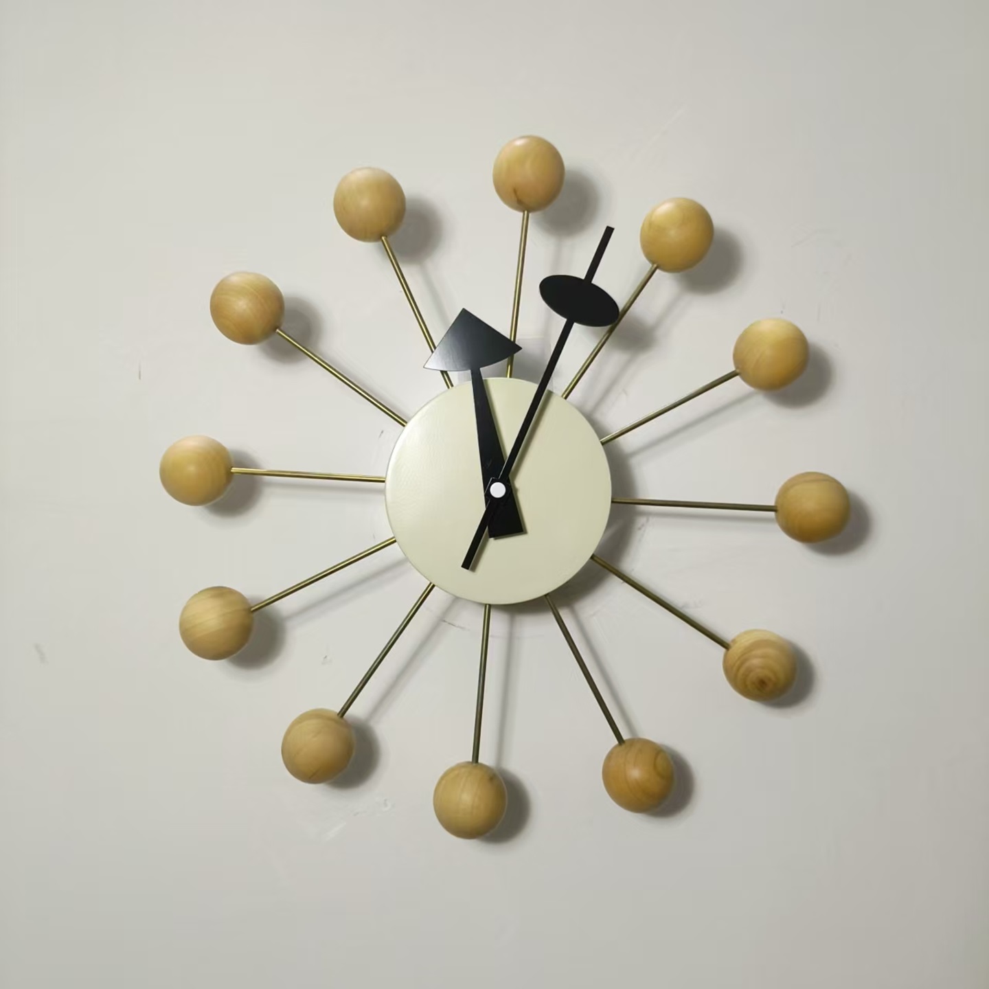 铝北欧包豪斯金属极简挂钟墙壁钟