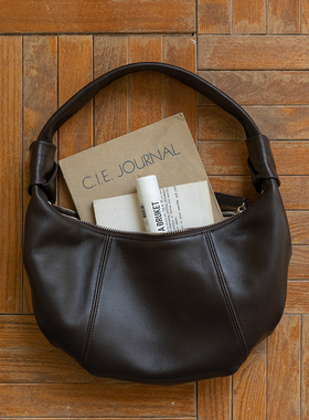 猴子家 2025早秋新款 极简慵懒软糯小羊皮可颂包复古手提包腋下包