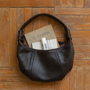 猴子家 极简慵懒软糯小羊皮可颂包复古手提包腋下包 2025早秋新款