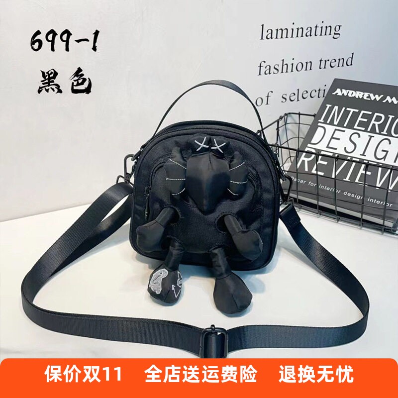 时尚小包包防水牛津布斜挎包可爱公仔手拎包多隔层休闲单肩小挎包