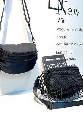 斜挎包女包新款防水牛津布潮流马鞍包单肩挎包个性绳结流苏通勤包