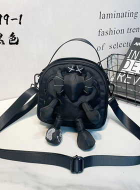 时尚小包包防水牛津布斜挎包可爱公仔手拎包多隔层休闲单肩小挎包