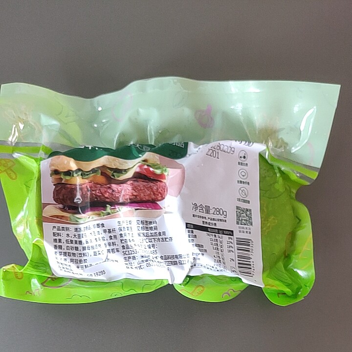 植物基因牛肉饼大豆蛋白制品。纯素可用.做汉堡.煎炸。鲜嫩多汁。图片