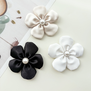 立体花朵布艺胸针小香风黑色简约高级感毛衣西装胸花别针服装配饰