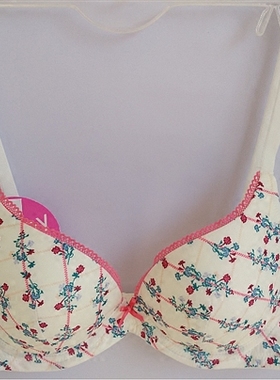 095泰国sabina内衣 上薄下厚杯 舒适上托文胸 白底碎花 固定肩带