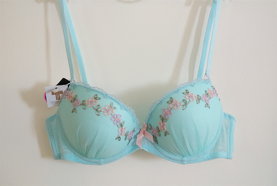 泰国聚拢花朵内衬肩带加厚杯现货