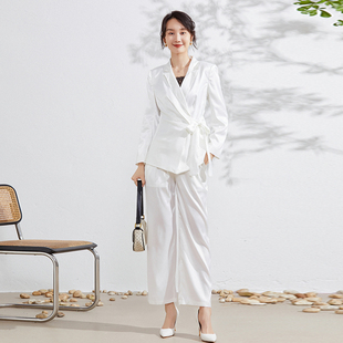 大码女装2026春装新款女装胖妹妹白色套装通勤西装外套裤子两件套