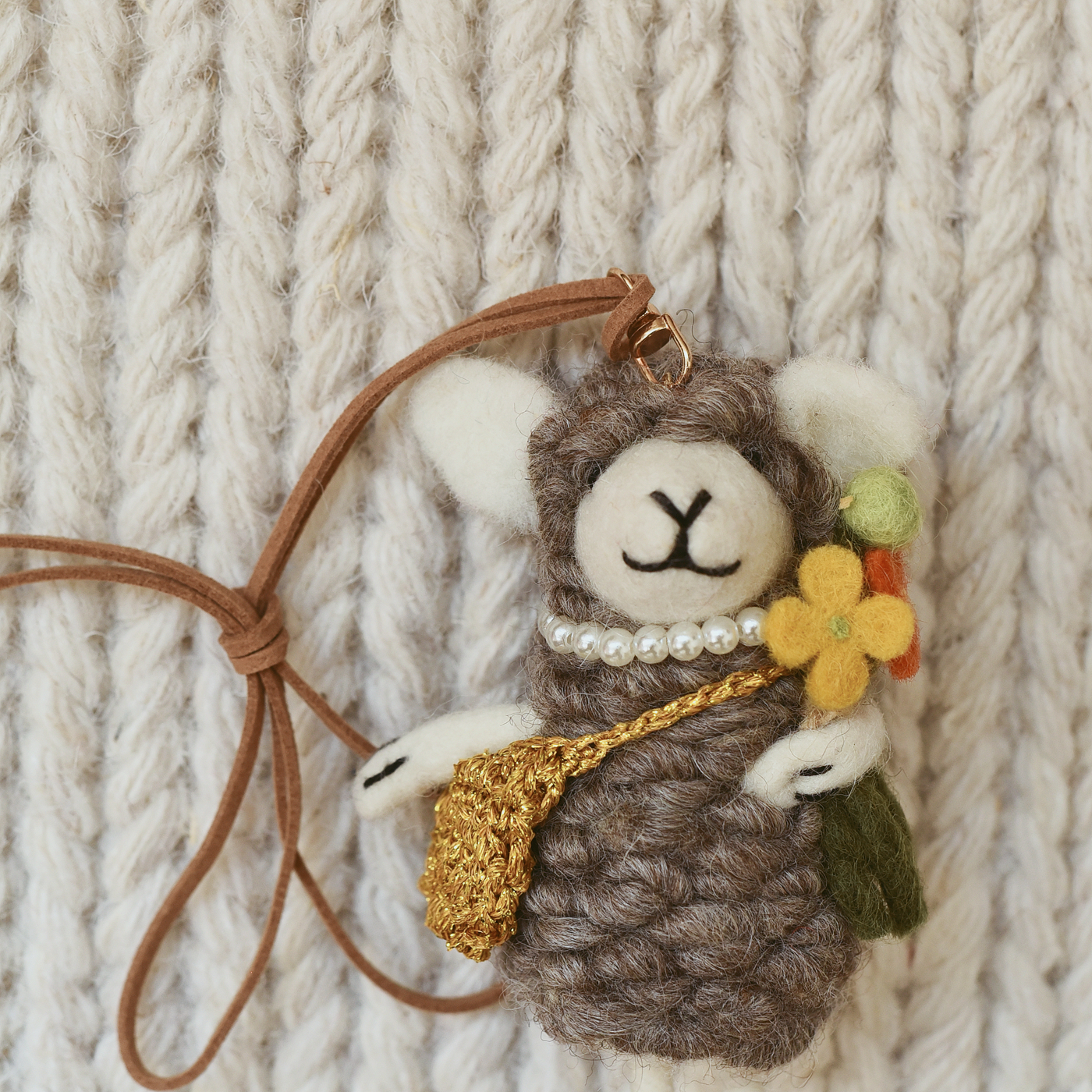 高品质高颜值精致小羊挂件尼泊尔进口手工羊毛毡灰色绵羊车挂包挂