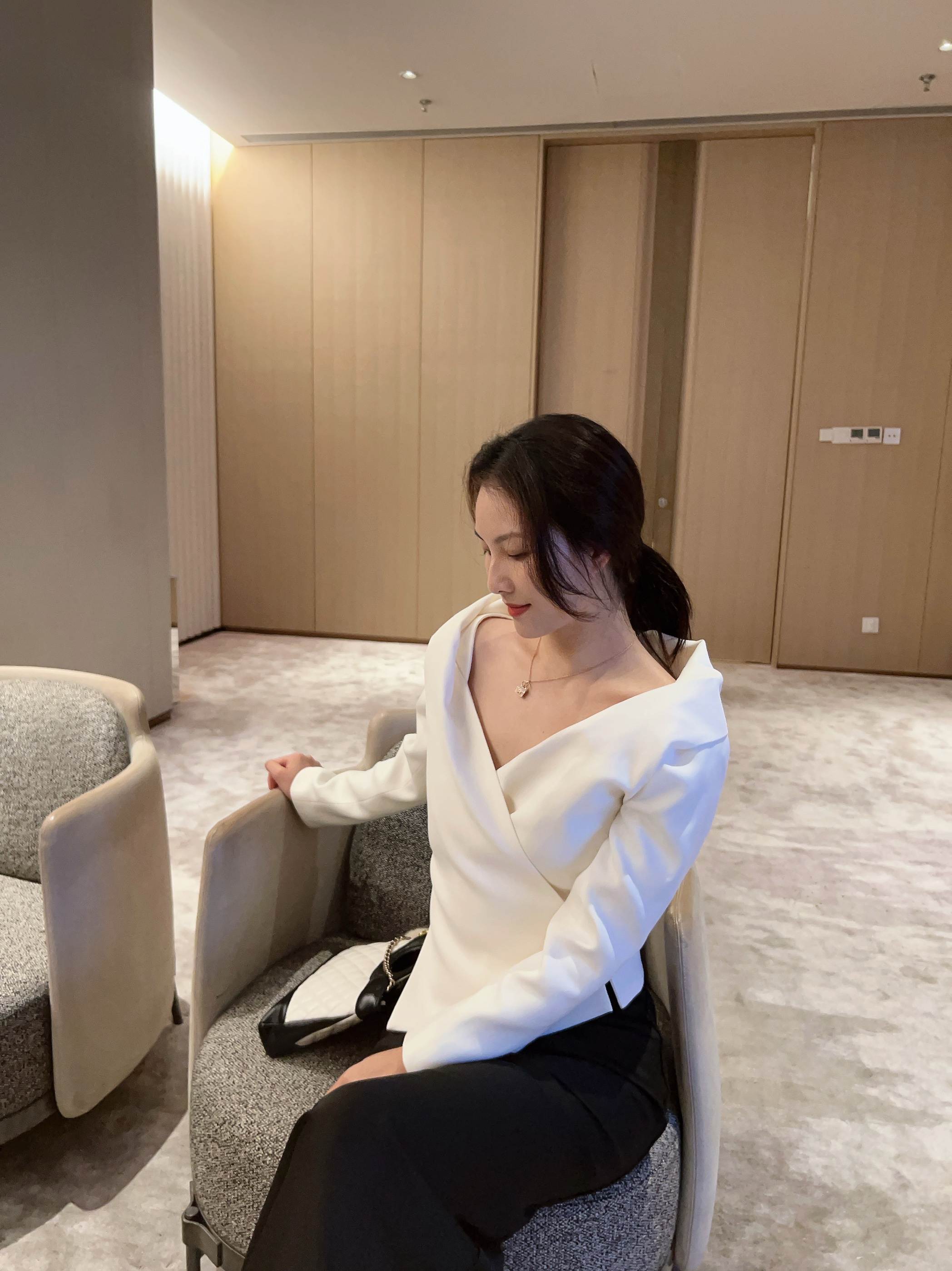 LP wear 「现货」定制中古设计感优雅不对称收腰纯欲白色西装外套