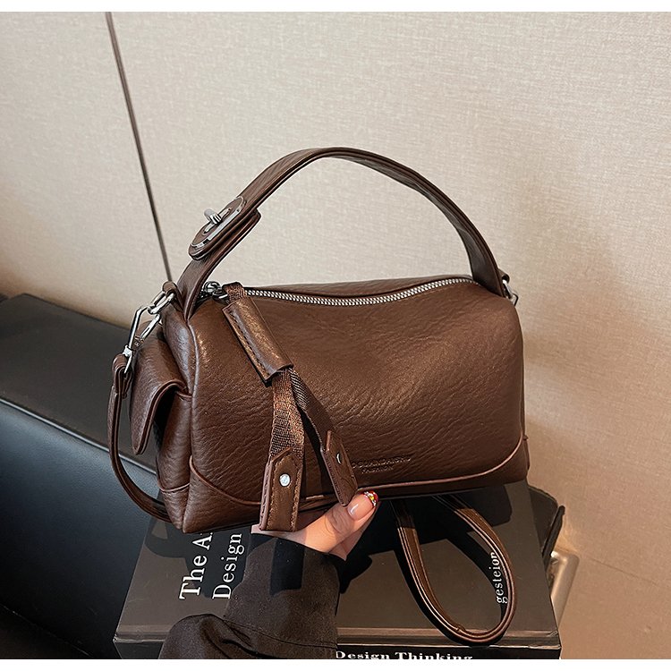 大容量2025秋冬新款单肩斜挎包包女包枕头包单肩包女士通勤手提包